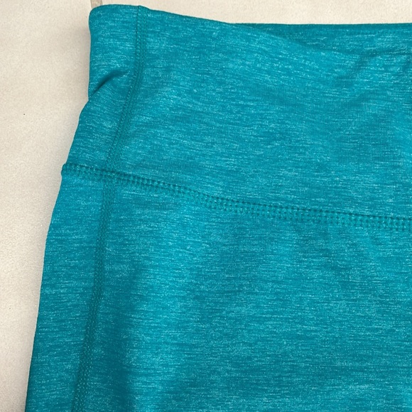 Athleta crpped leggings - Picture 4 of 7